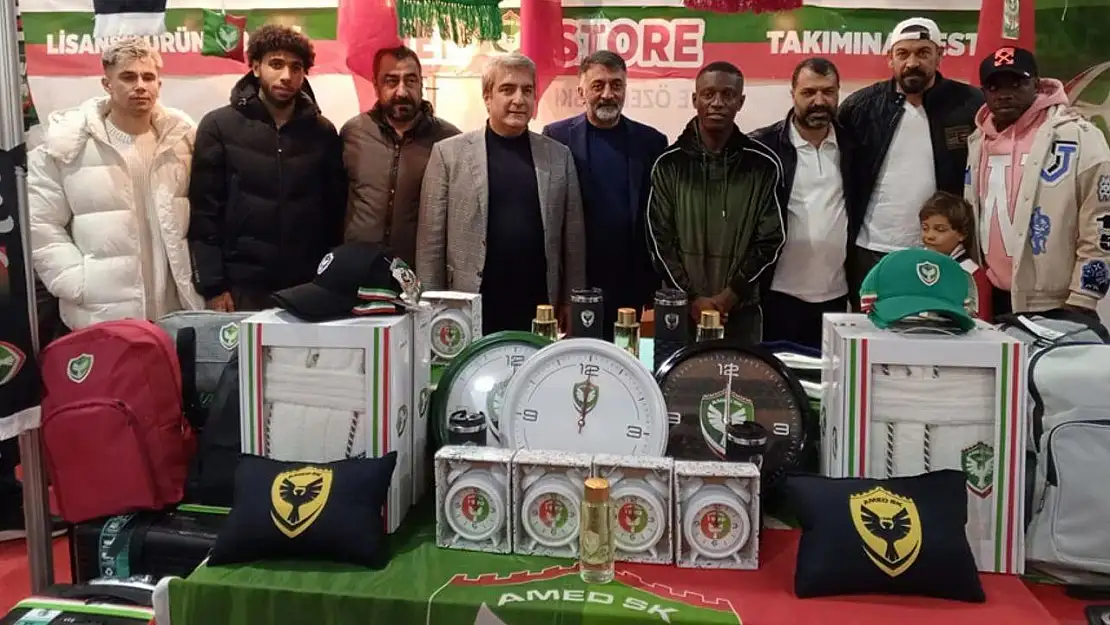 Amedspor, Diyarbakır 8. kitap fuarı'nda taraftarlarla buluştu