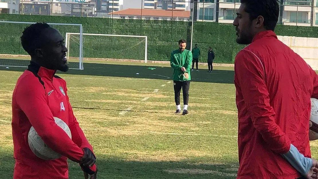 Amedspor'un transferi Bobby Adekanye'den Türkçe ve Kürtçe öğrenmek istiyor