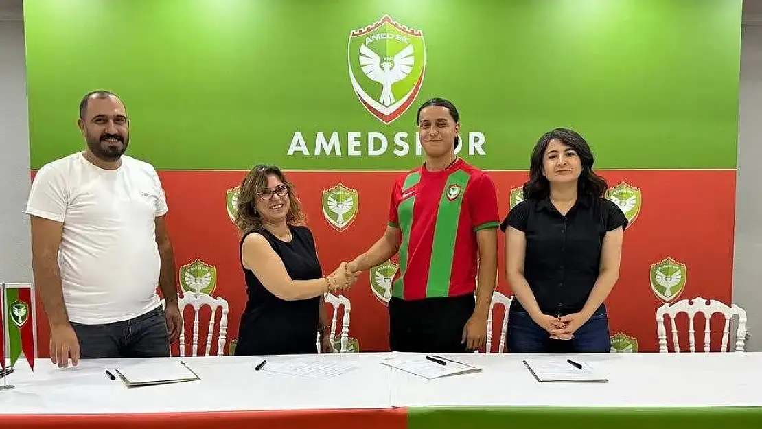 Amedspor'un yeni transferi Neslihan Demirdöğen, yılın forveti seçildi