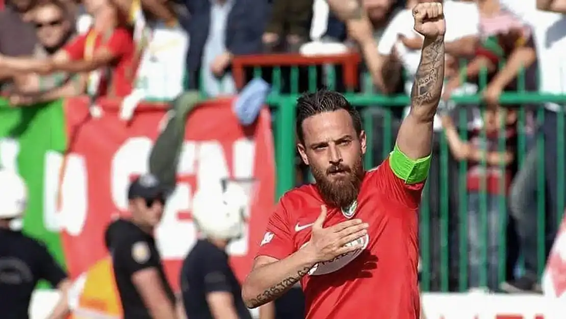 Deniz Naki Amedspor yönetimini eleştirdi!