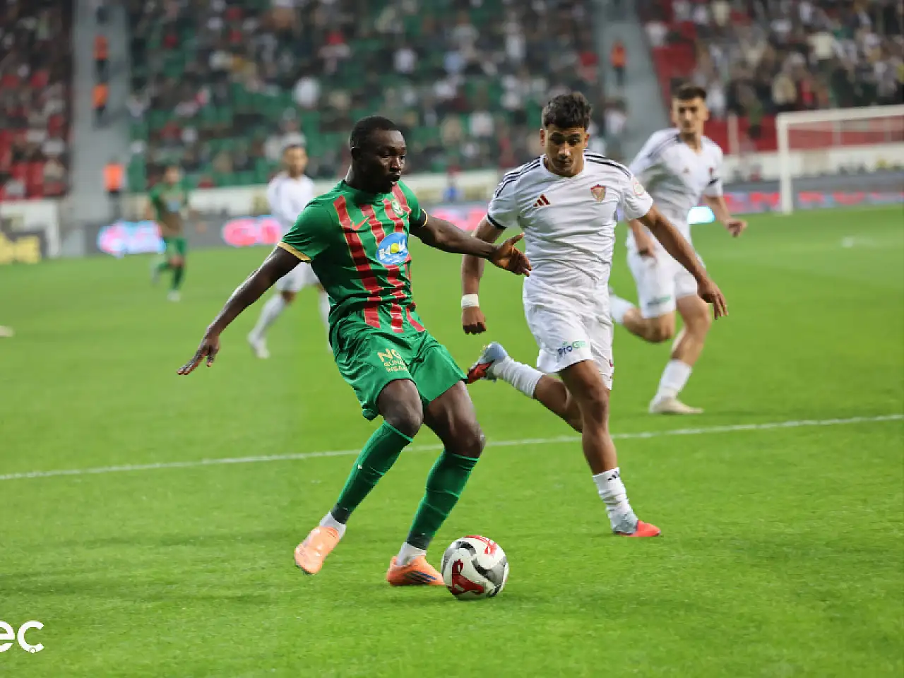 Amedspor ilk yarıda Hatayspor'a geçit vermedi