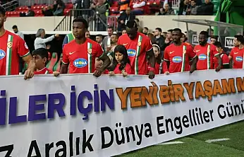 Amedspor tribünlerinden engelli farkındalığı: 'Yeni bir yaşam mümkün' mesajı