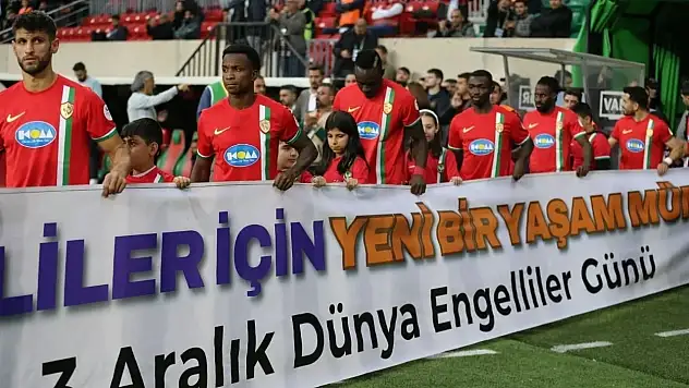 Amedspor tribünlerinden engelli farkındalığı: 'Yeni bir yaşam mümkün' mesajı