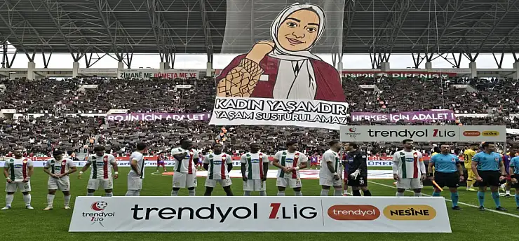 Amedspor tribünlerinden duygusal anma: Rojin Kabaiş unutulmadı