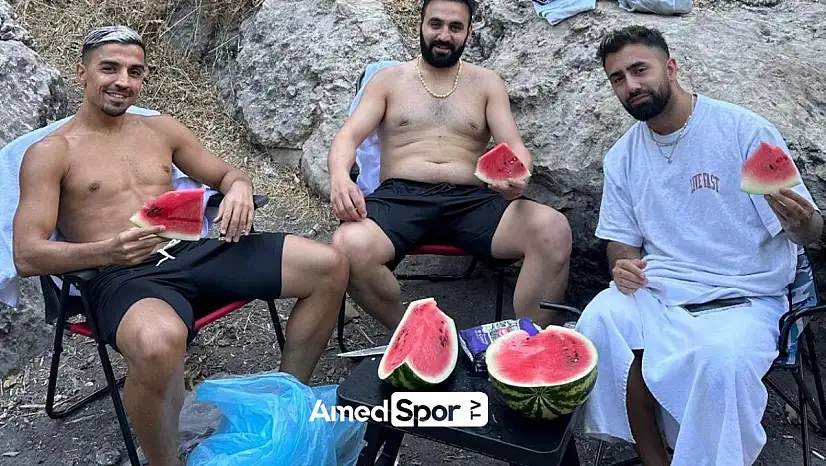 Amedspor'un iki yıldızı hem yüzdü hem karpuz yedi